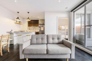 Coastal Getaway with Parking and Steps from the Beach - Bonbeach - 9