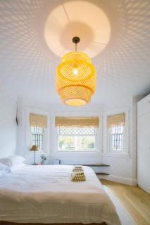 Spacious 4-Bedroom Manly Beach Apartment, Balcony, Bath & Fireplace, 2 Min to Beach - Sydney - 5