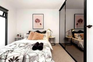 Modern, stylish 2 bed apartment, great location - 1