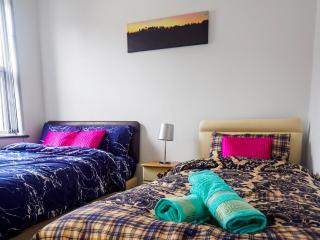 Chatham Lodge Family Room 2 Ensuite - Stoke on Trent - 8