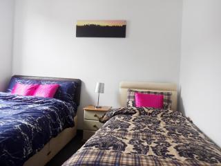 Chatham Lodge Family Room 2 Ensuite - Stoke on Trent - 3
