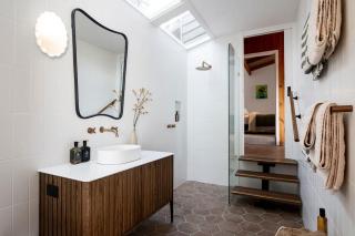 Coastal Tree House- Short Stroll to Beach - 9