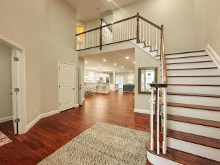 4000 Sqft Retreat, 18min Walk to Beach, Sleeps 18! - Long Branch - 1