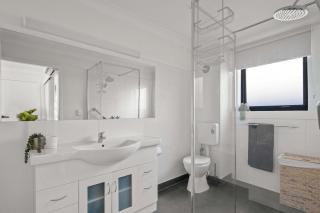 Bright and Modern Studio in Riverside - - 8