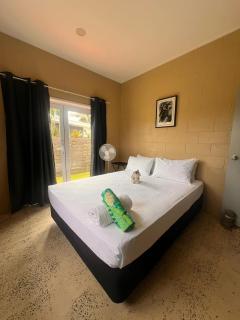 Hibiscus Holiday Home - sleeps up to 9, free wifi - Arorangi - 9