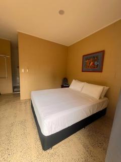 Hibiscus Holiday Home - sleeps up to 9, free wifi - Arorangi - 7