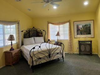 Serene Stay Guest House - Riverside - 6