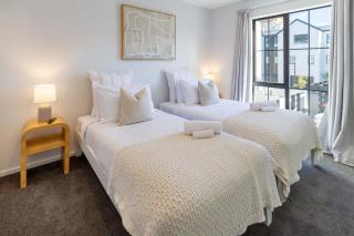 Upscale Townhouse with Parking in Prime Location - Christchurch - 5
