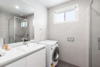 2BR Split Level with FREE Parking Near Puckle St - Melbourne - 8