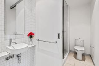 Central 1-Bed Apartment with Secure Parking - Melbourne - 1