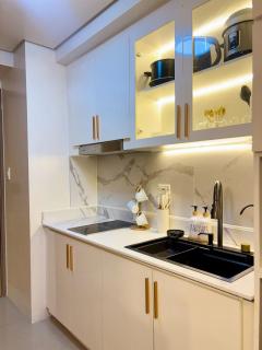 Elegant Staycation Near Mall of Asia with Pool Access - Manila - 1