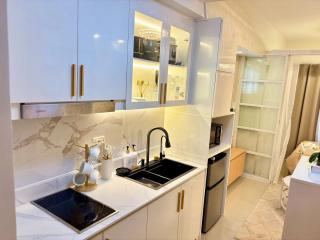 Elegant Staycation Near Mall of Asia with Pool Access - 2