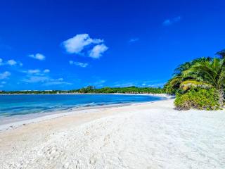 B6 Romantic Beachside Escape Bangkok Theme Memory Foam King Bed Kitchen AC - Playa del Carmen - 4