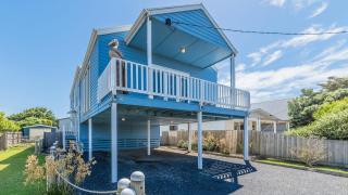 Blue Jetty Beach House in Sunderland Bay - - 0