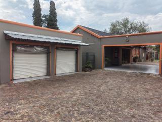 Sibahlenomhlambi Guesthouse - 1