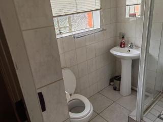 Sibahlenomhlambi Guesthouse - Springs - 5