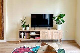 Parkside Retreats at 1880 House - 1