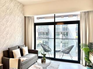 Stylish Stay in the Heart of JVC - 0