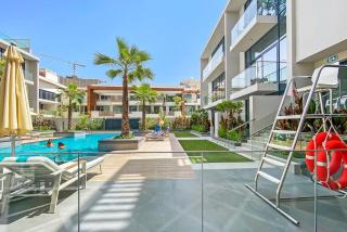 Stylish Stay in the Heart of JVC - 8