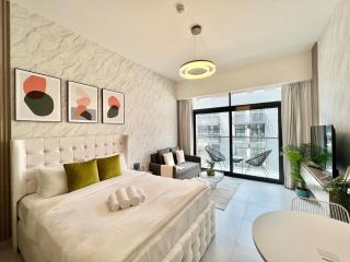 Stylish Stay in the Heart of JVC - 7