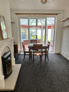 Entire home, 2 double beds, free wifi, near QE - Birmingham - 1