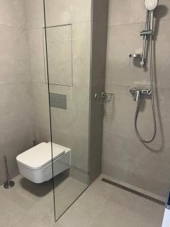 Executive Studio free street parking - 6