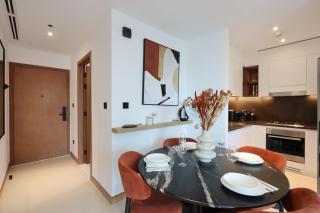 1BR Gem with Stunning Marina Views, Close to Metro - 3