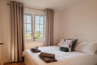 Mackie Residence - SJA Stays - 3 Bed Apartment with parking - 5