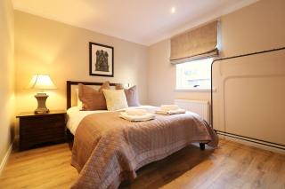 Signature - Cross House - Lanark - 9