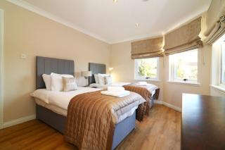 Signature - Cross House - Lanark - 4
