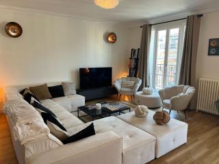 L'élégance à la Parisienne - Paris - 0