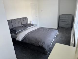 Knotty Ash - 3 Beds - Sleeps 6 - On-Site Parking - 6