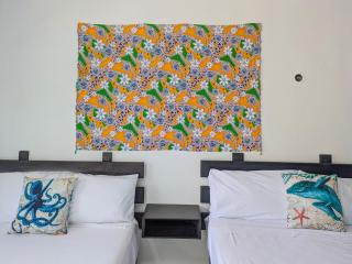 A5 Beachside Bliss Family Hawaiian Themed Quad Studio Kitchen AC - Playa del Carmen - 2