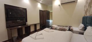 Hotel Madhuram Ayodhya - Ayodhya - 0