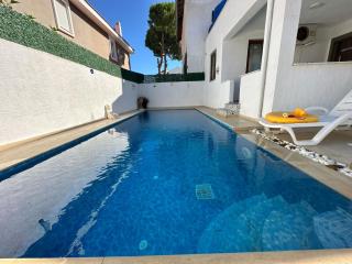 Alaçatıda Havuzlu Villa - Çeşme - 8