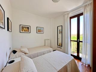 229 - Appartamento trilocale al primo piano con ampio terrazzo - al residence Adamo ed Eva con piscina e campo da calcetto climatizzato, SPIAGGIA WHITE BEACH CLUB inclusa - - 2