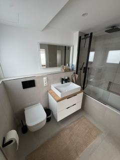 Gemütliches Zimmer mit eigenem Tageslichtbad - Unterhaching - 3