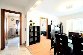 Stylish and Ample Two-Bedroom Flat with Breathtaking Landmark and City Views - Bucarest - 9