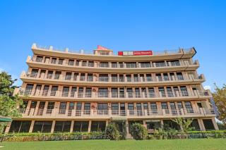 Townhouse Jalsa Resort - Goshainganj - 7