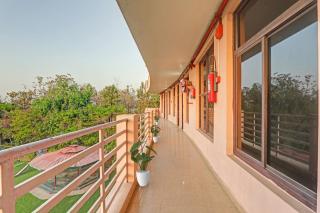 Townhouse Jalsa Resort - Goshainganj - 4