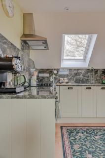 Treetops at Cherry Tree Cottage - Hankerton - 5