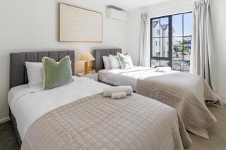 Stylish City Home with Parking Prime Location - Christchurch - 6