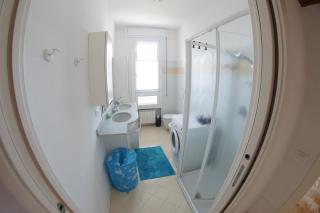 The Family Haven, large suite a few steps from the lake, with garage! - 7