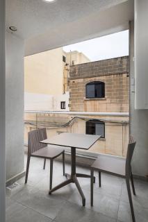 Modern 2BD Apartment with Spacious Layout & 2 Balconies - San Gwann - San Ġwann - 9