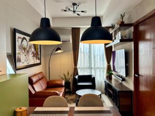 Condo in Mandaluyong with BGC Skyline - 0