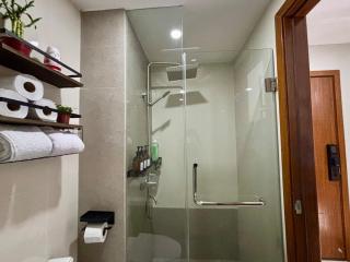Condo in Mandaluyong with BGC Skyline - Manila - 2