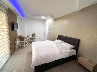 Room Gold - 2