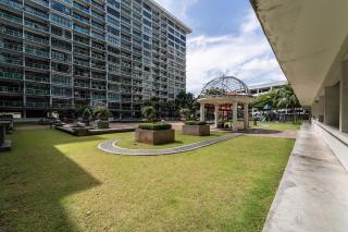 NO Depo 75 inch TV Palazio Mount Austin TEA HOUSE Wifi & Netflix - 3