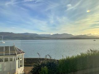 Finest Retreats - Waters Edge at Gadlys House - 6