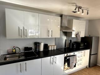 Modern 2 Bed Apartment, Entire Unit, Inside City - Manchester - 4